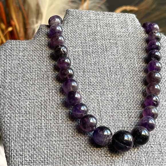 Vintage Graduated Purple Amethyst Beaded 15” Long Necklace with Barrel Clasp - Picture 10 of 15